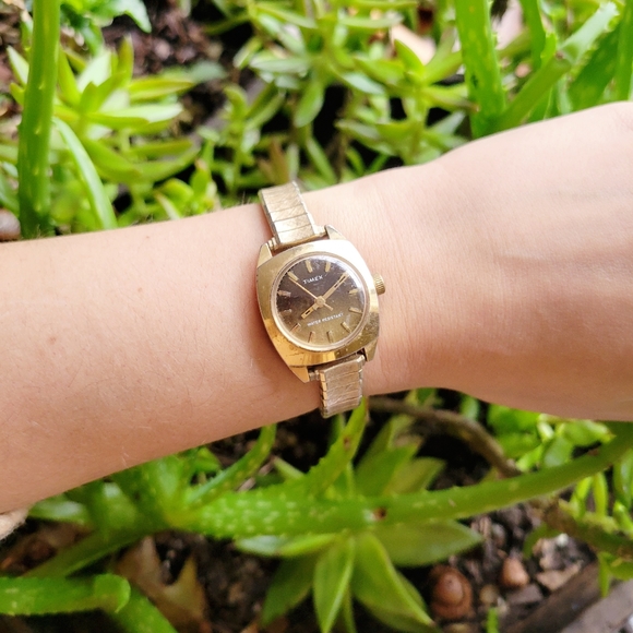 Vintage Timex Classic Gold Stretch Watch